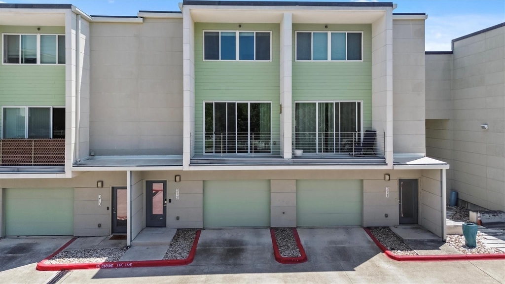 604 N Bluff Dr - Photo 0