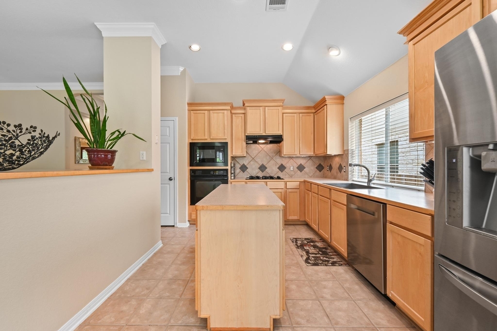 12909 Majestic Oaks Dr - Photo 12