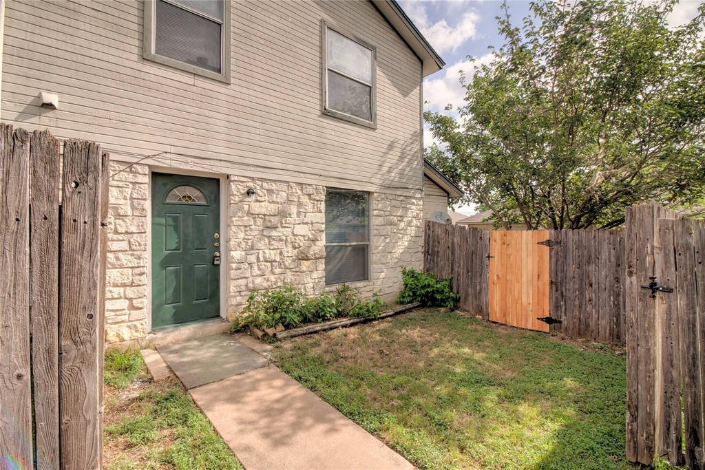 2211 Creekside C Ln - Photo 0