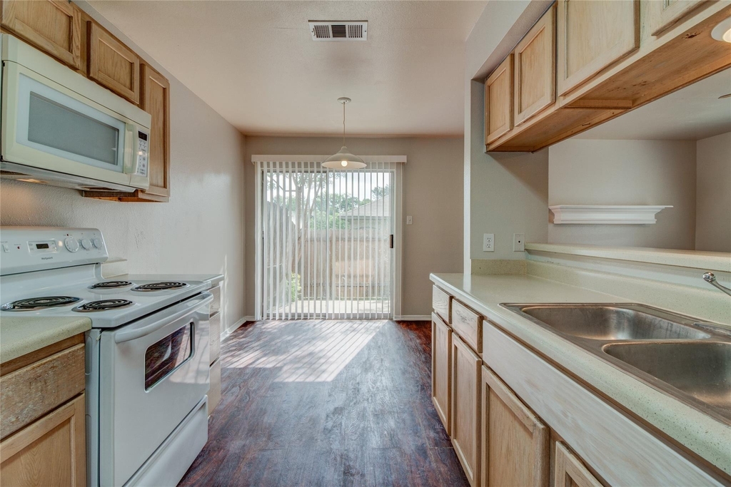 2211 Creekside C Ln - Photo 9