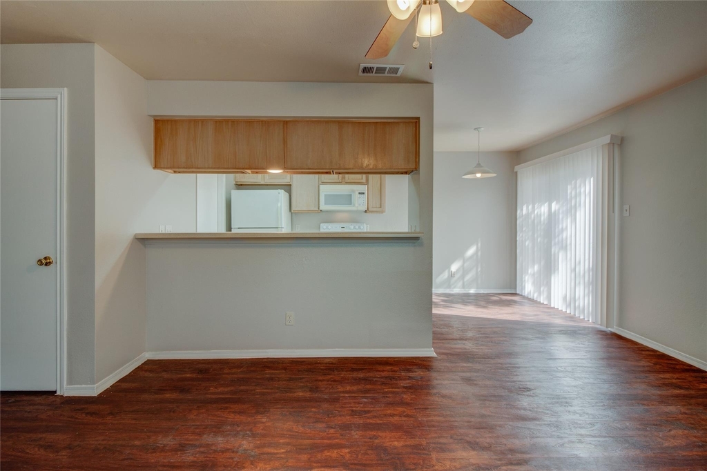 2211 Creekside C Ln - Photo 4