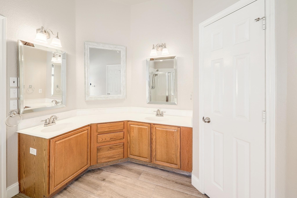 11001 Jockey Bluff Dr - Photo 16
