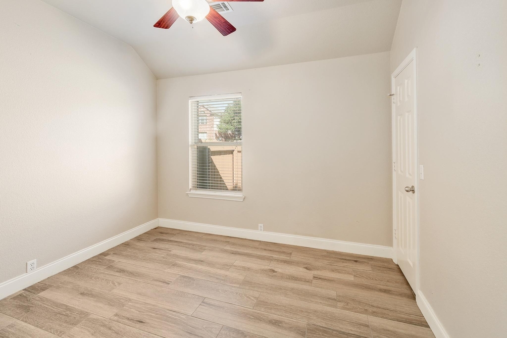 11001 Jockey Bluff Dr - Photo 20
