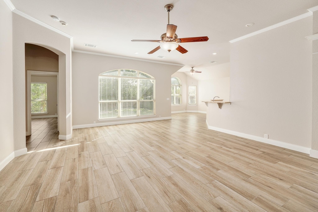 11001 Jockey Bluff Dr - Photo 4