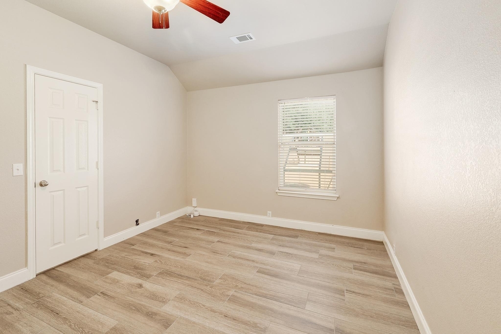 11001 Jockey Bluff Dr - Photo 19