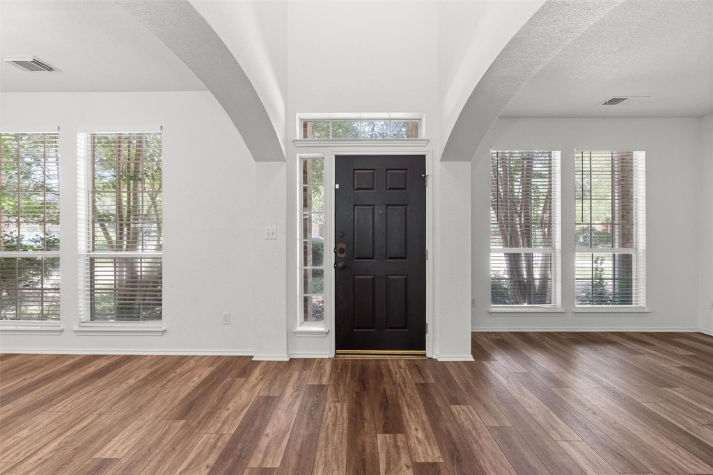 104 Whitechapel Ct - Photo 1
