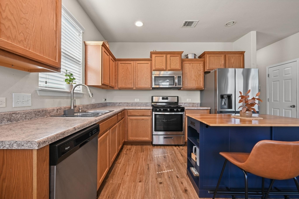 528 Twisted Oaks Ln - Photo 11