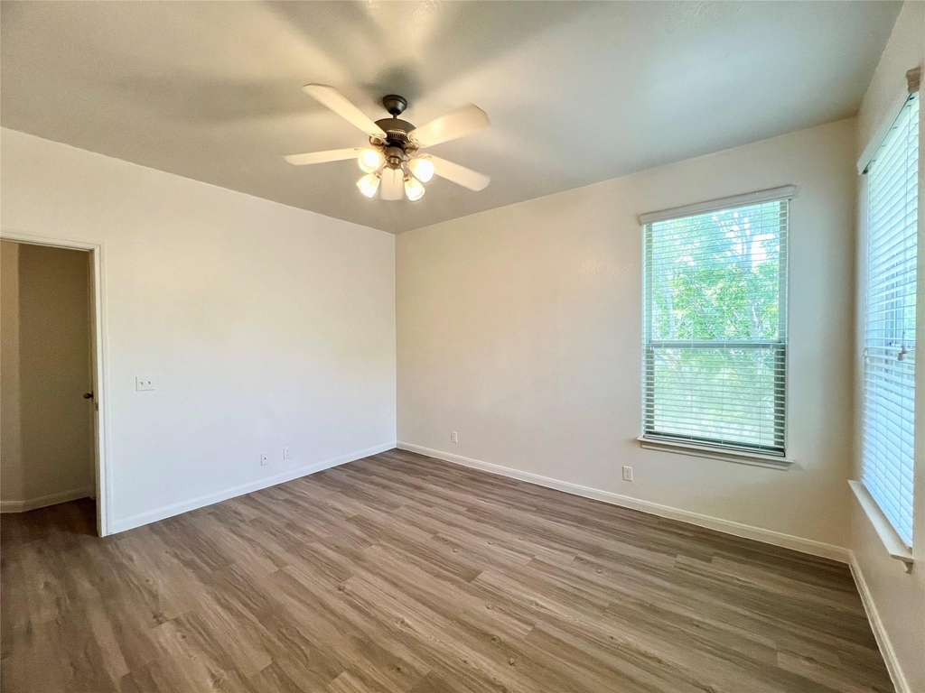 2406 Allred Dr - Photo 11