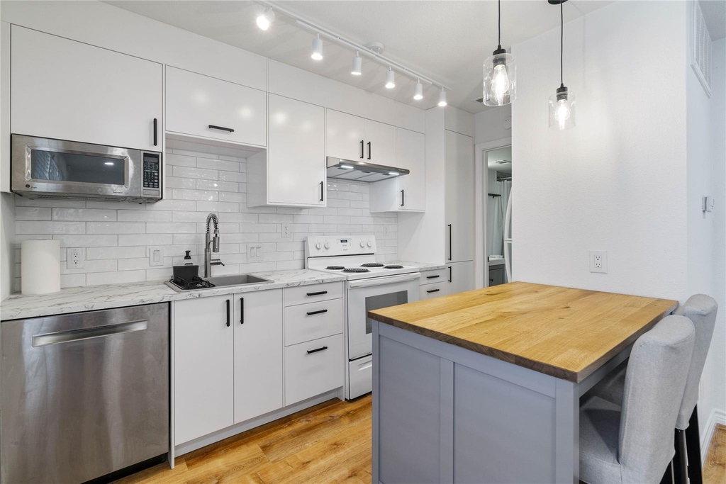3115 Helms St - Photo 2
