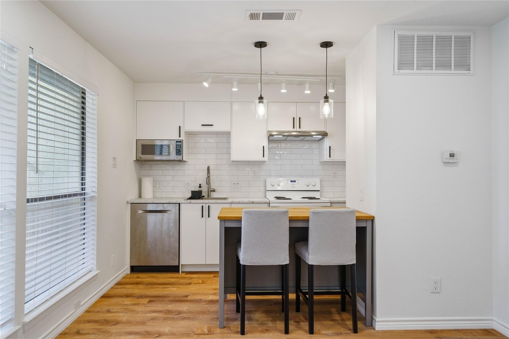 3115 Helms St - Photo 1