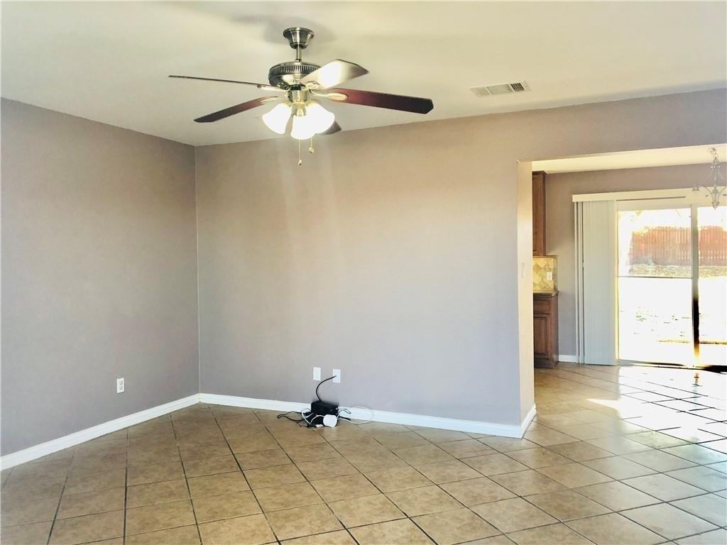 2305 S Crossing Dr - Photo 2
