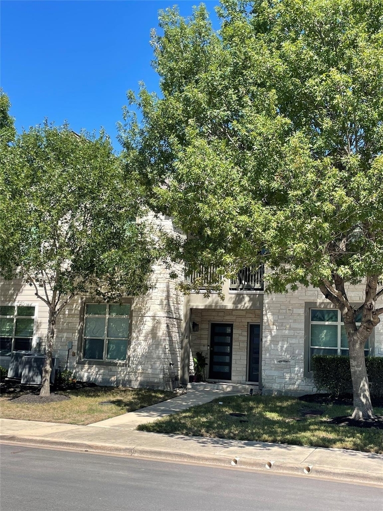 700 Applewood Dr - Photo 2