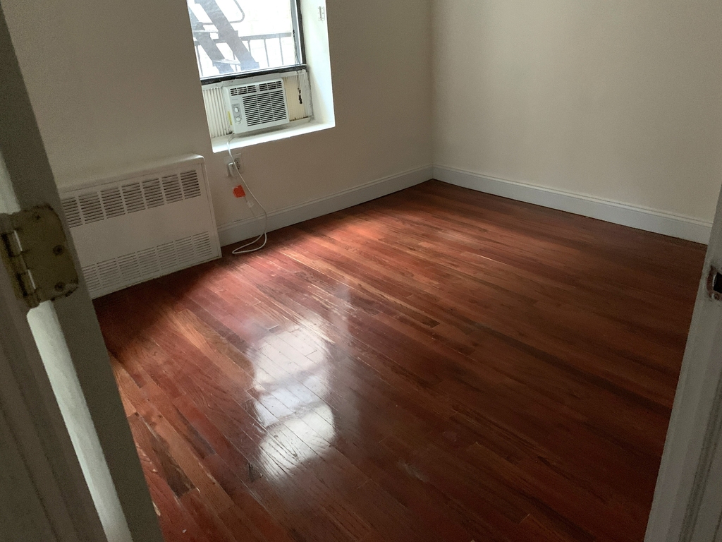 568 Pacific Street - Photo 2