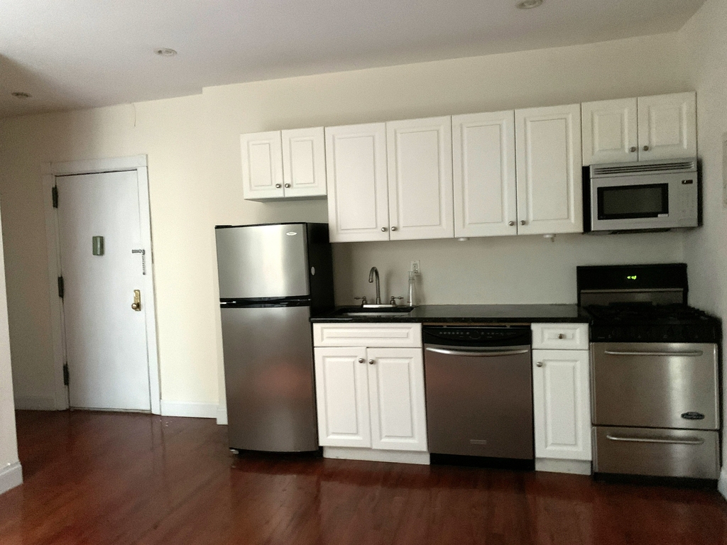 568 Pacific Street - Photo 1