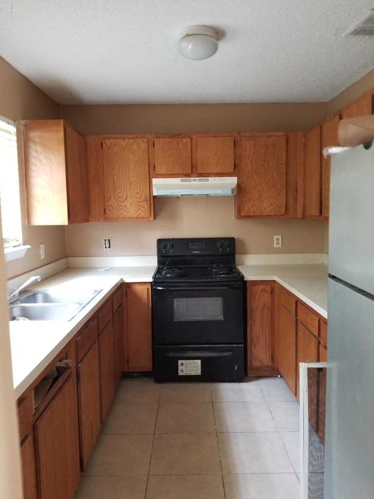 819 Benbow Street - Photo 4