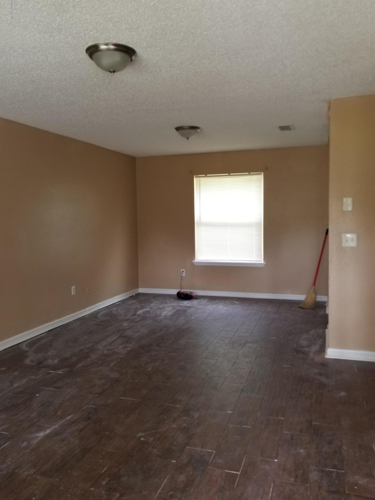 819 Benbow Street - Photo 3