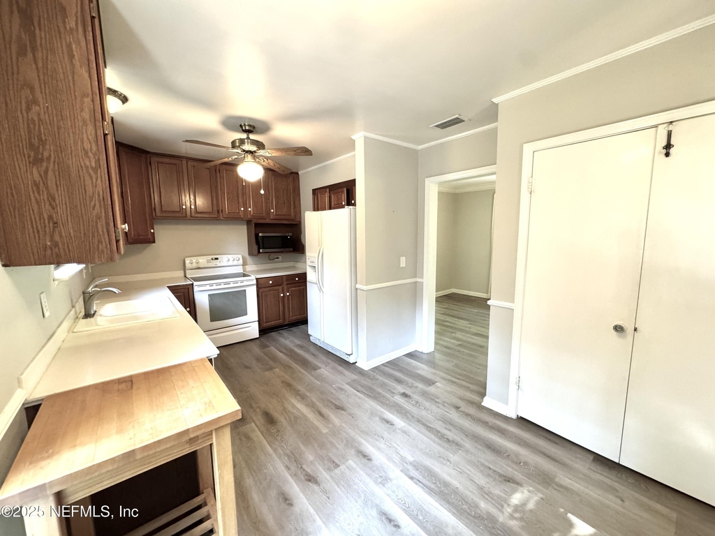 1692 E Holly Oaks Lake Road E - Photo 5
