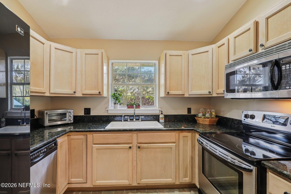 303 Fourteenth Street - Photo 17