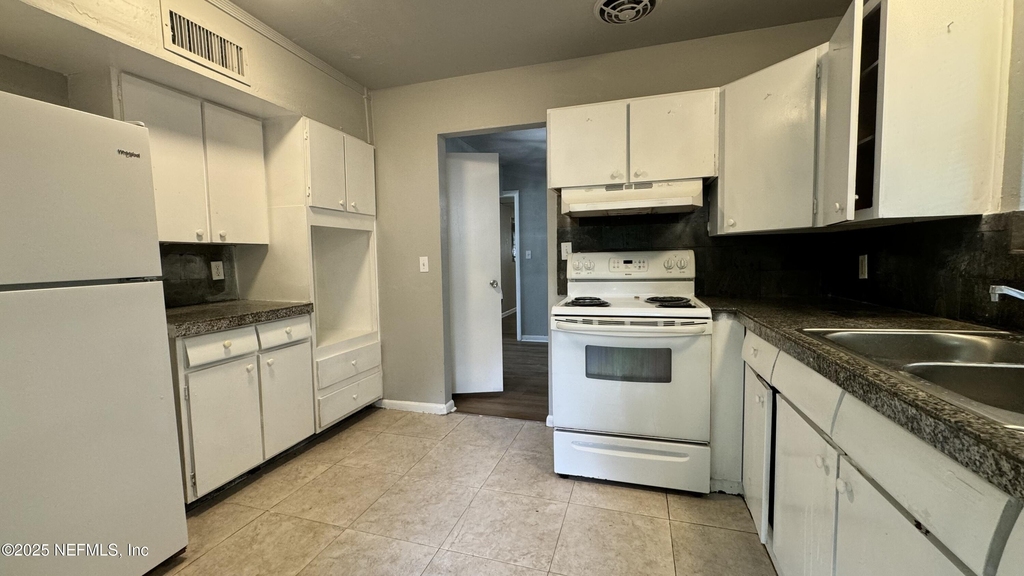 804 La Marche Drive - Photo 16