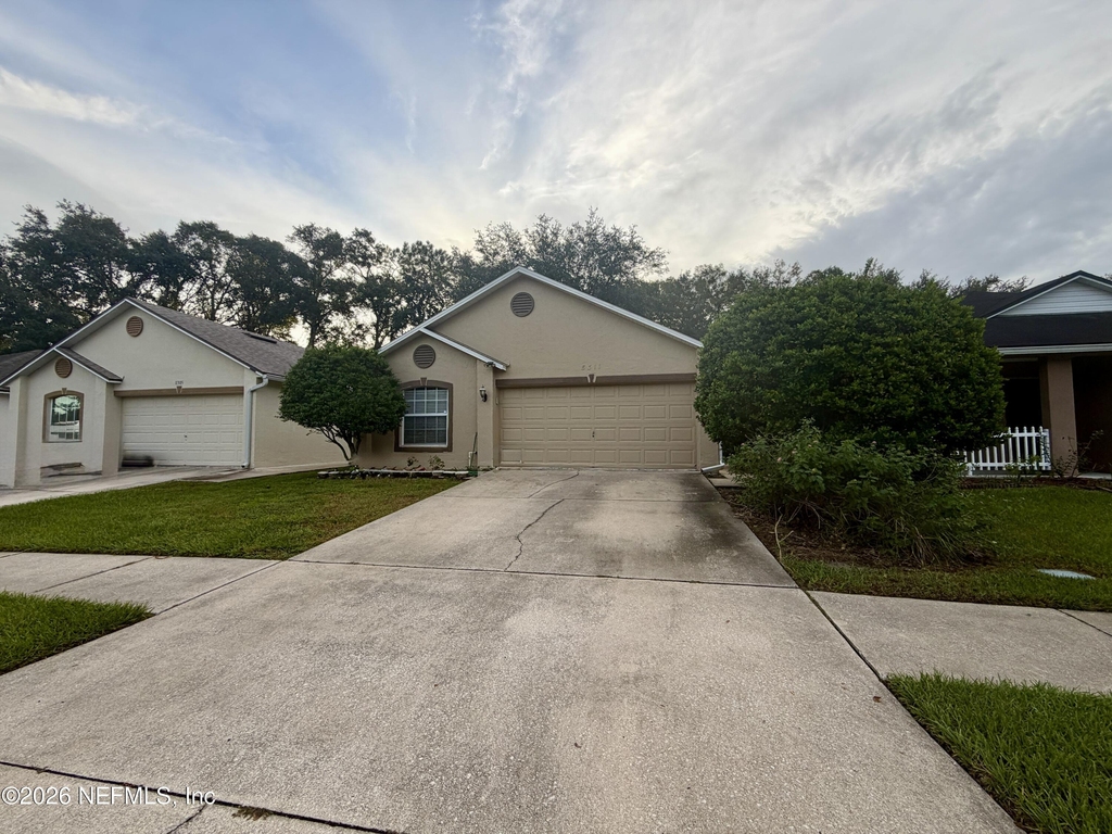8311 Oak Crossing Drive W - Photo 0