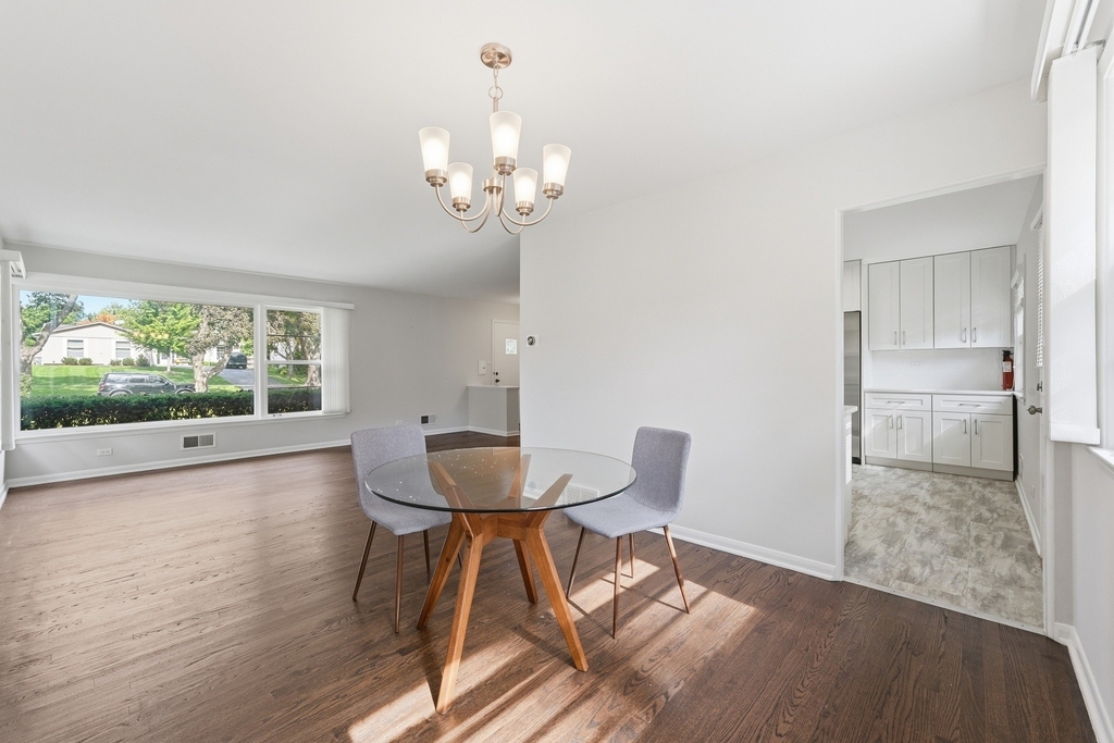 221 W Sheridan Place - Photo 5