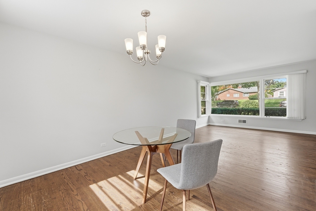 221 W Sheridan Place - Photo 6
