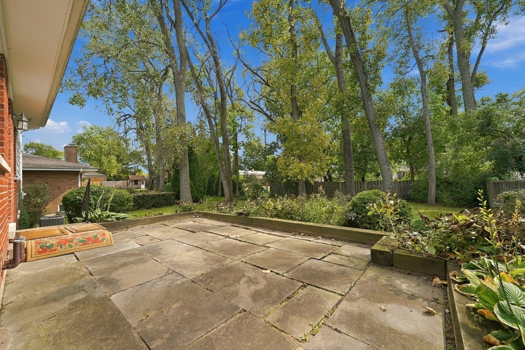 221 W Sheridan Place - Photo 34