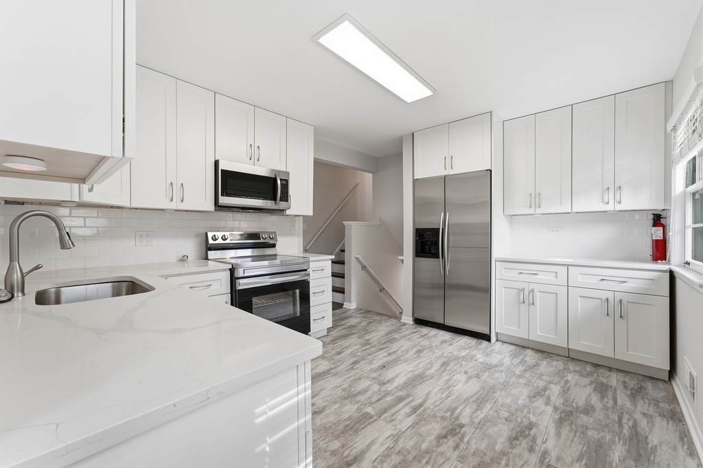 221 W Sheridan Place - Photo 8