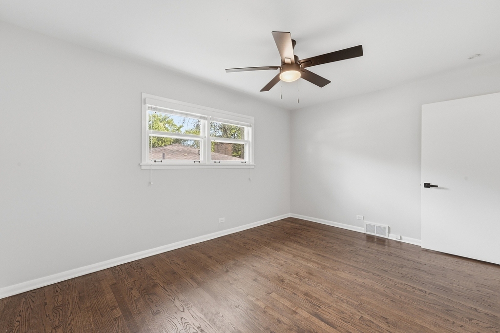 221 W Sheridan Place - Photo 21
