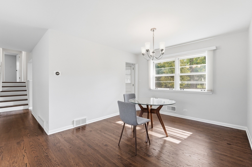 221 W Sheridan Place - Photo 4