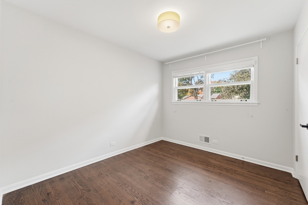 221 W Sheridan Place - Photo 13