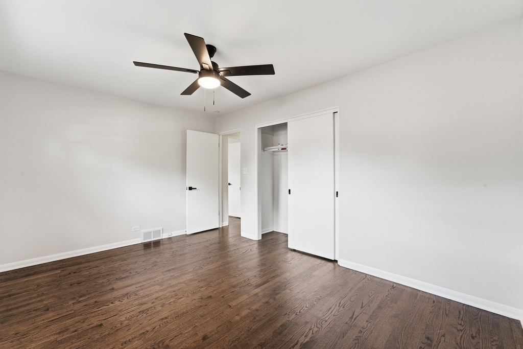 221 W Sheridan Place - Photo 22