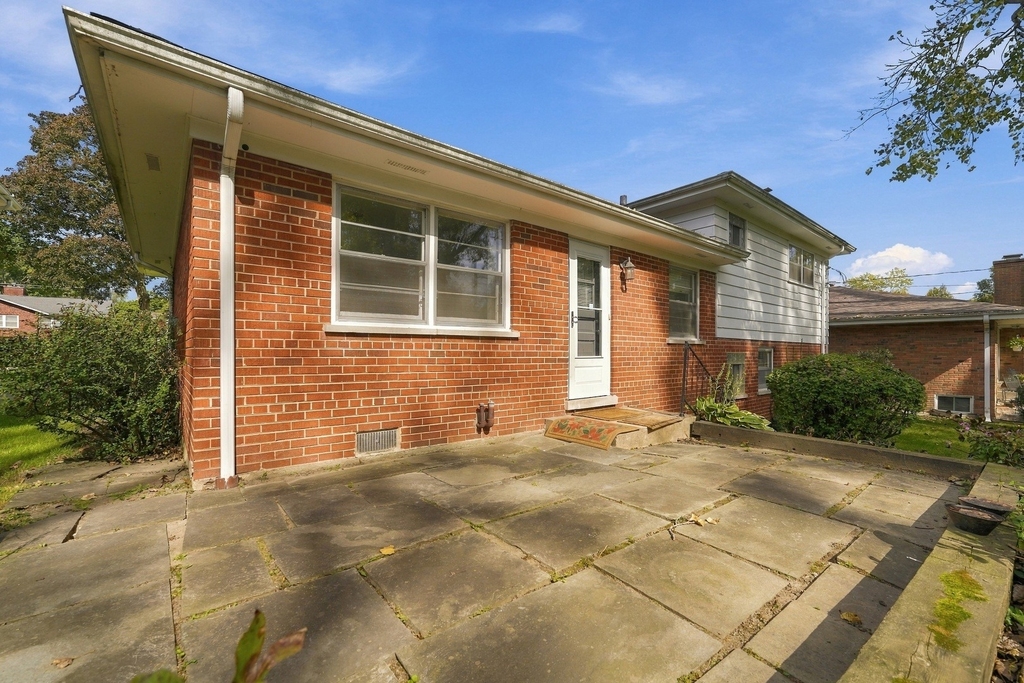 221 W Sheridan Place - Photo 35