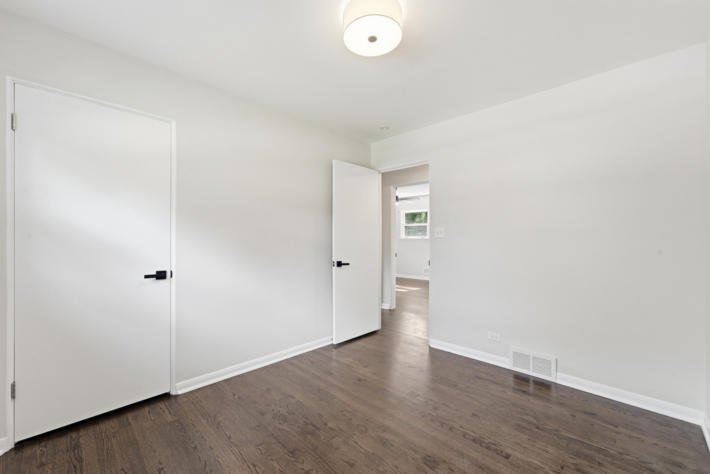 221 W Sheridan Place - Photo 14