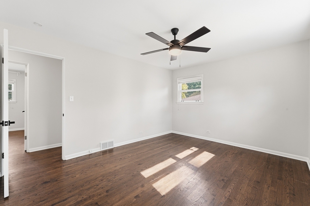 221 W Sheridan Place - Photo 19