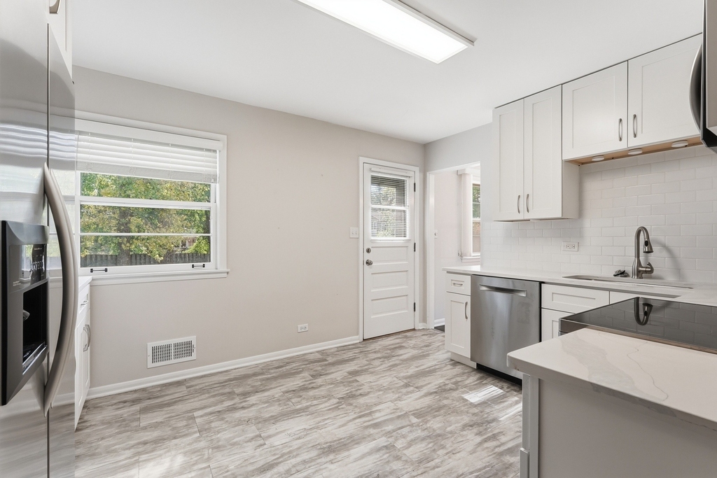 221 W Sheridan Place - Photo 12