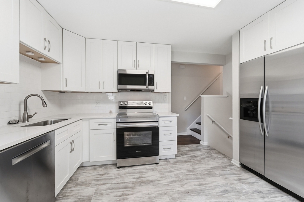 221 W Sheridan Place - Photo 10