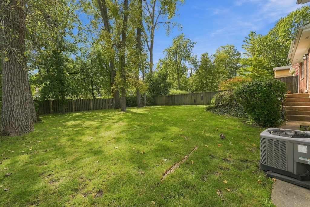 221 W Sheridan Place - Photo 36