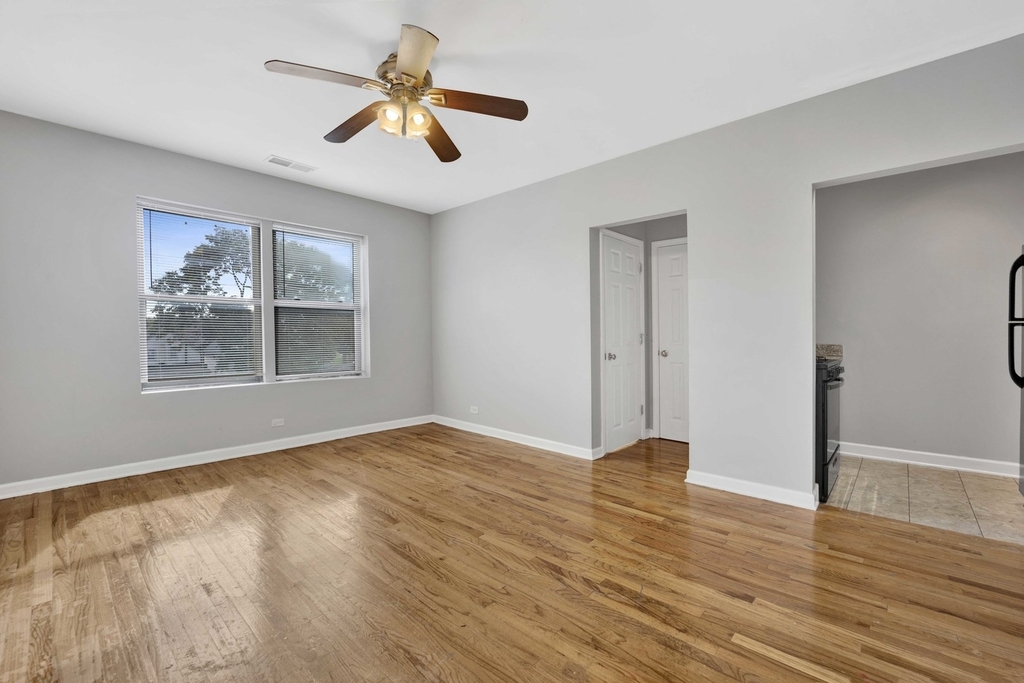414 W Walnut Street - Photo 2