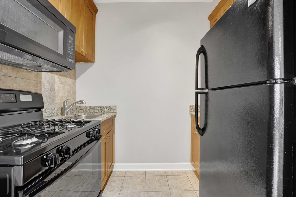 414 W Walnut Street - Photo 5