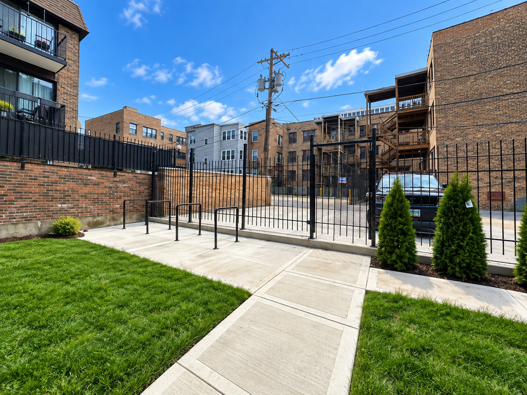 4338 N Clarendon Avenue - Photo 24
