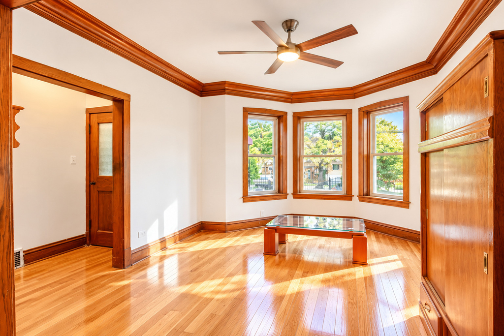 3916 N Kedzie Avenue - Photo 1