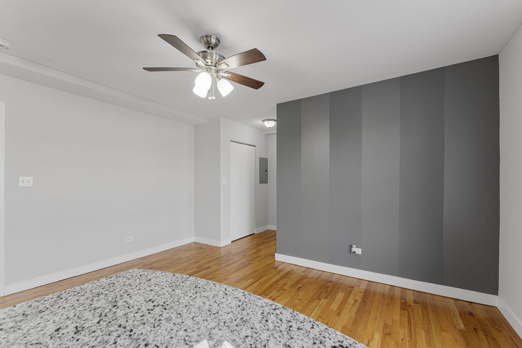 7450 N Greenview Avenue - Photo 6