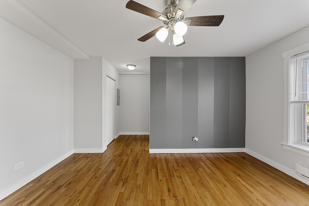 7450 N Greenview Avenue - Photo 4