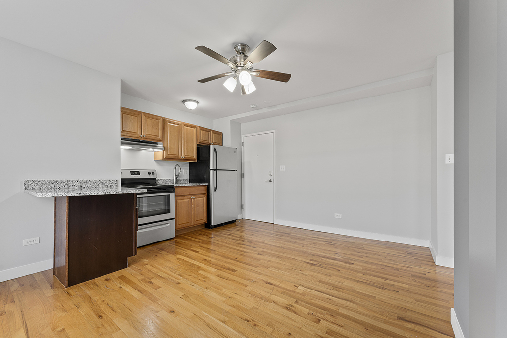 7450 N Greenview Avenue - Photo 3