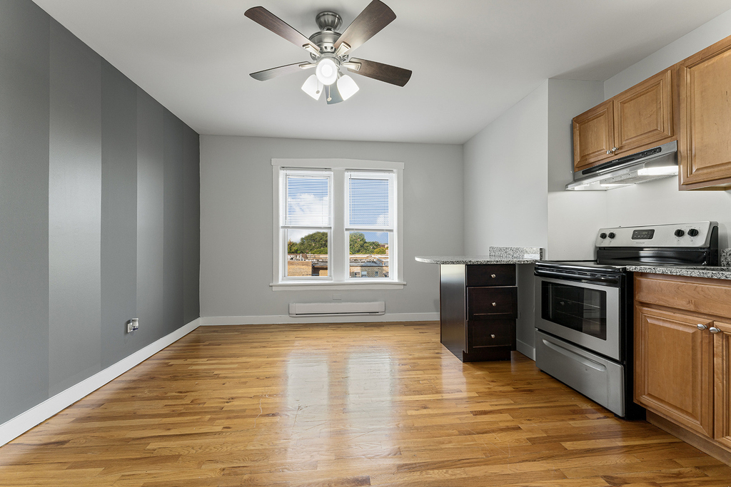 7450 N Greenview Avenue - Photo 5