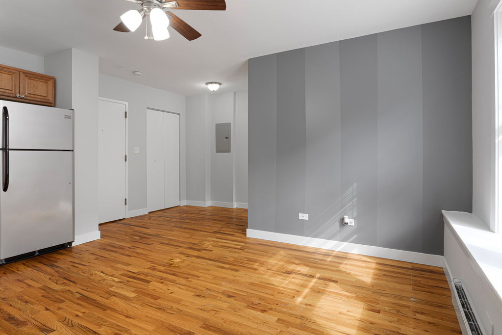 7450 N Greenview Avenue - Photo 4