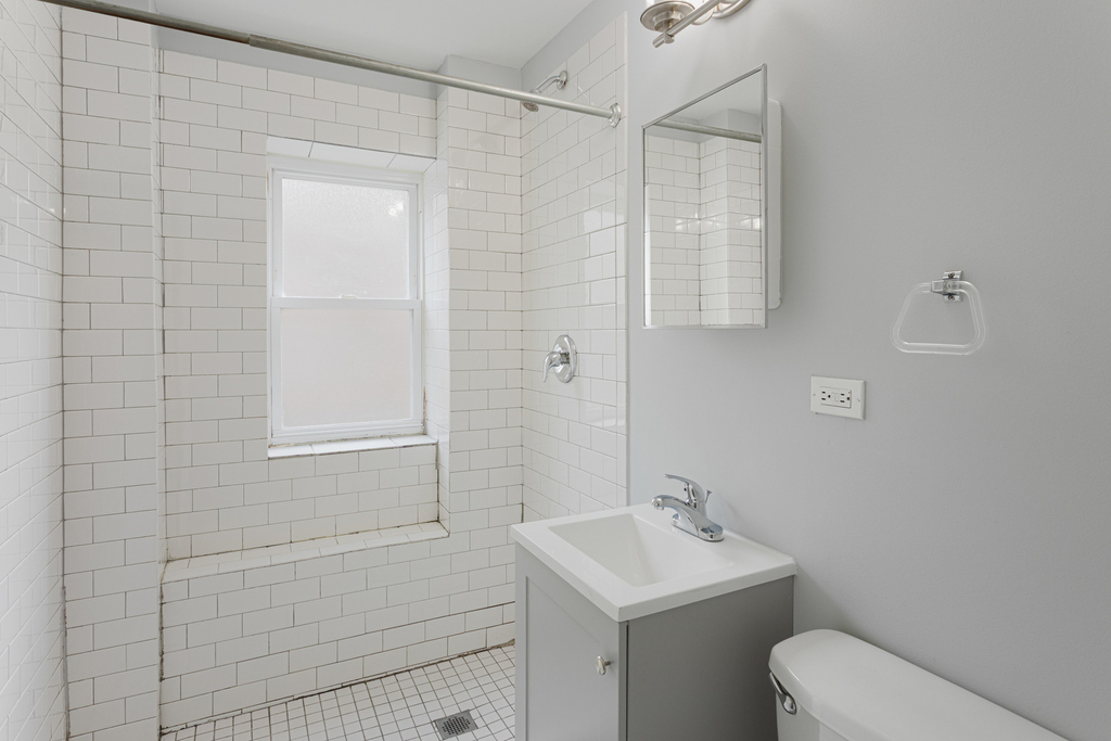 7450 N Greenview Avenue - Photo 6