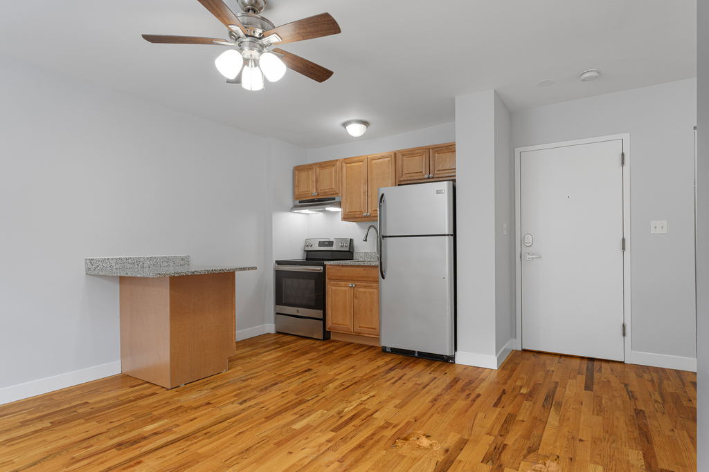 7450 N Greenview Avenue - Photo 3