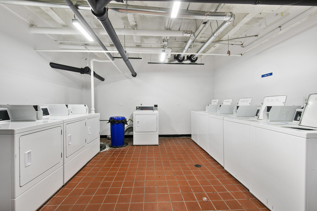 7450 N Greenview Avenue - Photo 8